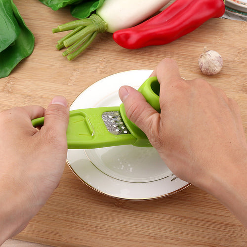 3-in-1 Handheld Garlic Grater & Ginger Masher - Mess-Free Kitchen Seasoning Tool